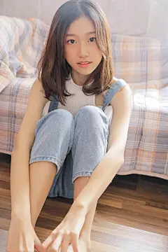 HD精美壁纸、 何必强颜欢笑假装快乐，何必戴上面具假装很好