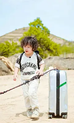 综艺节目爸爸去哪儿3邹明轩手机壁纸