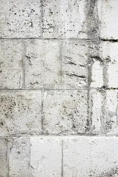 脏的墙砖