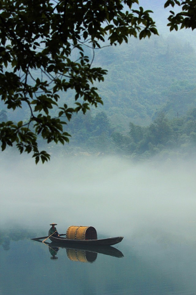 一湾碧水
一蓬船