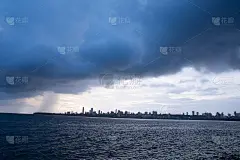 孟买阿拉伯海季风云和强降雨。