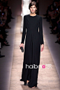 【华伦天奴】温婉典雅的罗马公主！华伦天奴 (Valentino) 2013春夏女装秀，海报时尚网携手连卡佛 (Lane Crawford) 第一时间带你亲临2013春夏巴黎时装周_海报时尚网