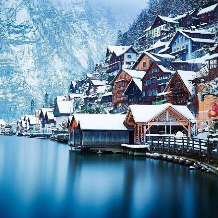 被雪覆盖的欧洲小镇，现实版的童话世界，美...