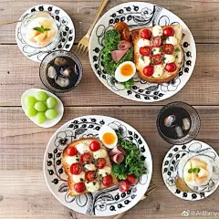 #MY分享##小年快乐# 祝大家小年快乐呀有吃好吃的嚒，喜欢餐具的你们是不是都很眼熟，分享给你们做搭配参考哦！
Cr:ins:myc106 ​​​​