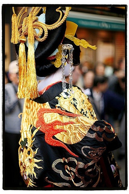 【兵库髷】江户时代的发型开始流行"兵库髷",是当时四个基本类型之一.