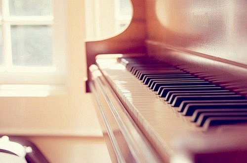 唯美钢琴素材图片：生活就像一架钢琴