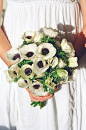 森系乡村范的海葵新娘手捧花，一种纯粹的优雅，你值得拥有~
更多婚礼手捧花>>http://t.cn/8slhW0h 