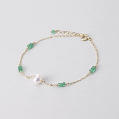 Maggiedeer采集到Pearl Bracelet