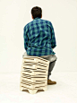 【Tilt Stool 倾斜凳】Tilt Stool 倾斜凳是一个关于舒适/不舒服的概念，由于它的平衡设计，它的每一处都会对向下的力产生反应。坐在上面你可能会感到不舒服，这是因为它没有一个固定的平衡点。