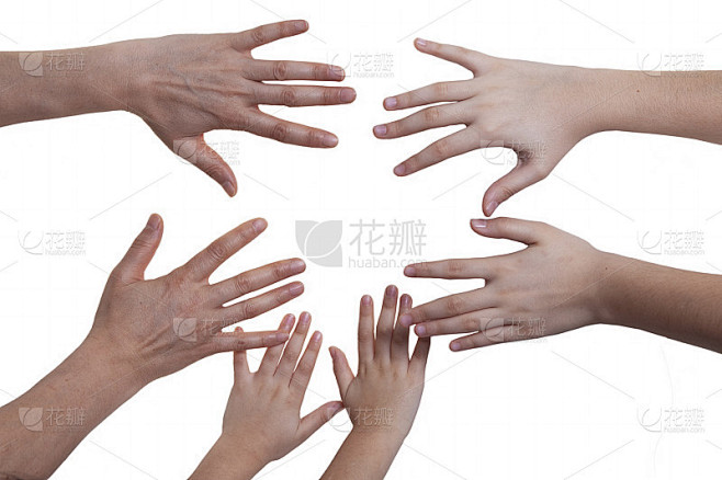 三位女士摊开双手，伸出五指