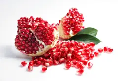 食品,影棚拍摄,红色,水果,叶子_149107488_Pomegranate, close-up_创意图片_Getty Images China
