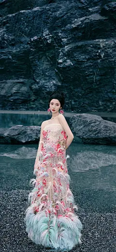 美女壁纸～王星辰，这身花裙子配上...@霁枫壁纸的动态