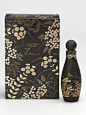 Shiseidos ZEN-Momente: Das 1964 lancierte #Shiseido #ZEN-Parfum rief eine subtile und dennoch tiefgründige Assoziation zum Orient wach, was auch das Verpackungsdesign widerspiegelte: Ein Teppich goldener Herbstblumen auf einem schwarzen Hintergrund.