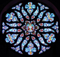 玫瑰窗 | 玫瑰窗（the rose window），也称玫瑰花窗，为哥特式建筑的特色之一，指中世纪教堂正门上方的大圆形窗，内呈放射状，镶嵌着美丽的彩绘玻璃，因为玫瑰花形而得名