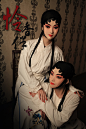 明月愁心两相似，一枝素影待人来。