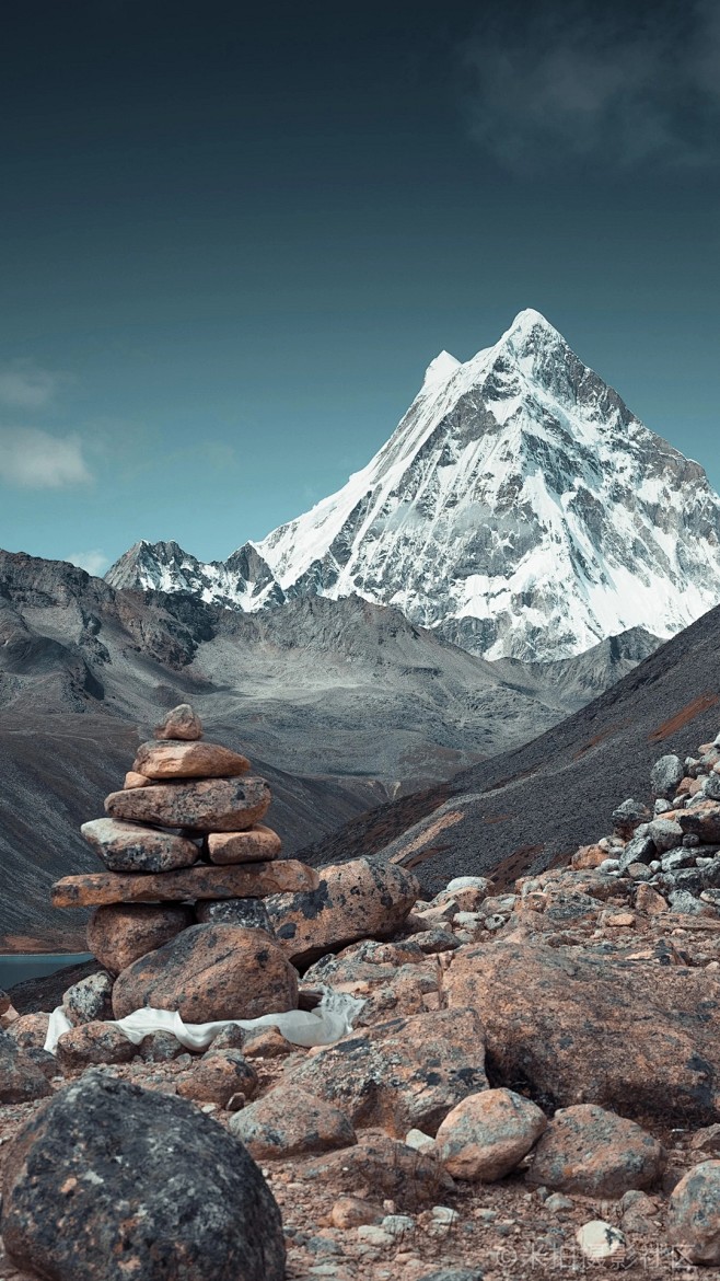 库拉岗日雪山位于西藏山南地区洛扎县境内，...