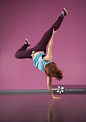 Pretty break dancer doing handstand with one hand in the dance studio_创意图片