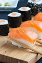 寿司,紫菜,生鱼片寿司,寿司卷,日本食品,食品,拿着,2015年,日本,生鱼片