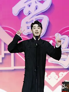 张云雷 #张云雷云起雷鸣# 

你笑起来真好看～就像那一样～
六一的演出，小表情可爱的就像个纯真孩子

@小辫儿张云雷 ，是不是您熟悉的表情包阿婆主又回归啦 ​​​​