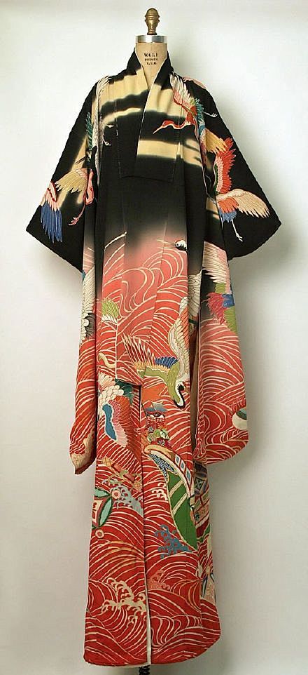 大振袖中振袖和小振袖大振袖为正礼服必入五纹中振袖为准礼服可以入三