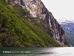 高山下的湖水高清摄影桌面壁纸图片素材