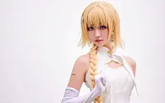 性感短发cosplay美女高清桌面壁纸