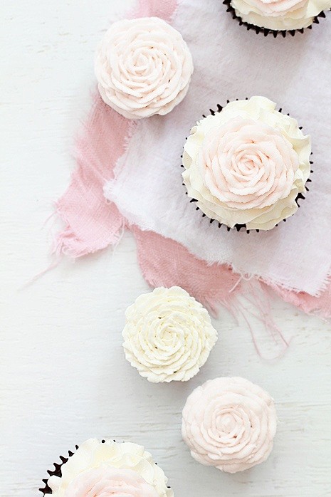 ... rose cupcakes .....