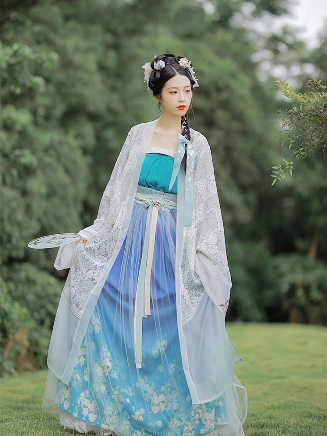 七月夕 茉香 原创汉服宋制三件套宋抹胸蕾丝绣花褙子4.5米裙摆-淘宝网-花瓣网