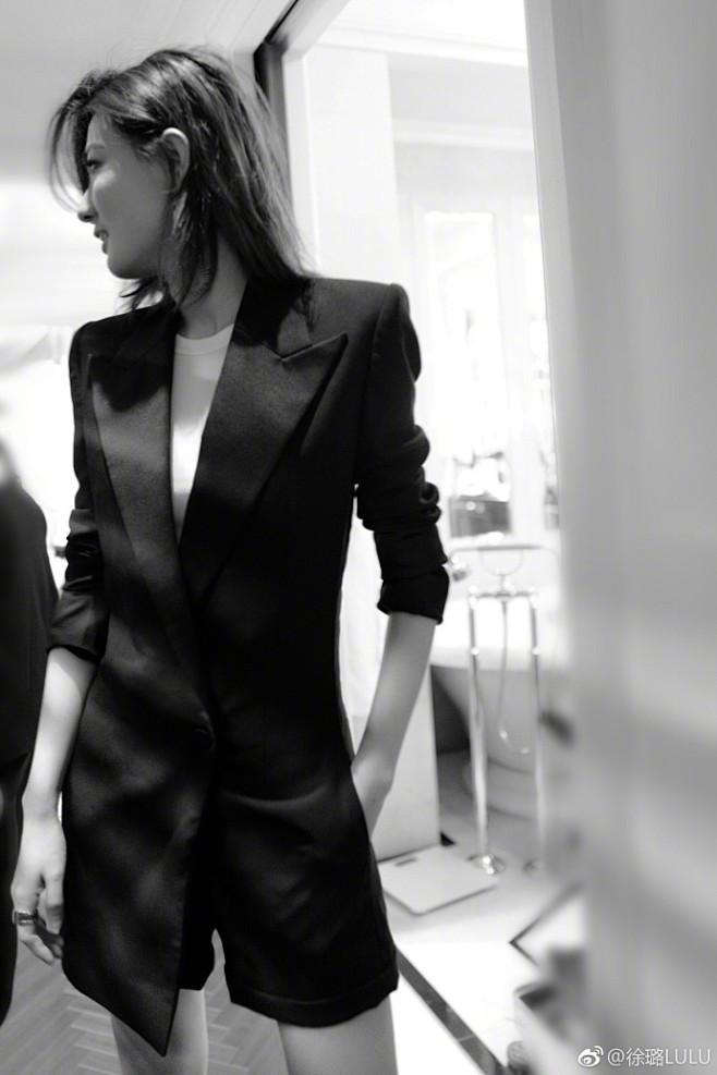 组图：徐璐霸气西装LOOK帅一脸 甜美女...