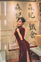 #旗袍# #复古旗袍摄影# #正片# 

如果我有一张船票，你，会不会跟我走？
如果还有一张船票，你，会不会带我走？

出镜：@薇薇酱诶 原po
phx：鱼儿叔 @胖鱼儿哥哥 
后期：鱼儿叔 @胖鱼儿哥哥 
同行：@二次元小摄影一诚  @-彼方的日常-  @是绛蕤啊 
地点：@森仔记港味餐厅
一直都很喜欢旗袍，这一次也算是圆了我一个梦吧，谢谢鱼儿叔的拍摄和后期，各位辛苦啦。也感谢彼方和诚聚、还有我的小皮孩绛蕤。
难得能拍出这种带点情绪的片子，可以说是很不容易了

圈一波组织：@成都漫展约拍