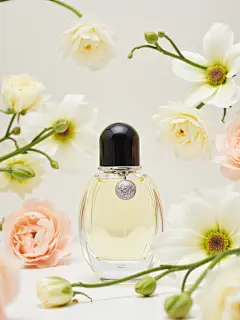 AI绘画-F1-护肤品花场景图-植栋-AI绘图-LiblibAI