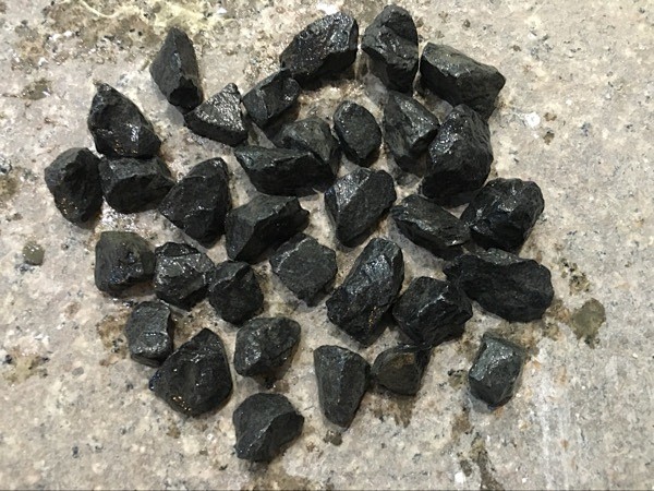 黑色碎石枯山水装饰碎石景观装饰碎石厦门黑色碎石吨淘宝网