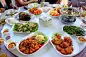泰国美食

　2010年夏天，站长有幸前往泰国旅游。在泰国可谓是吃遍了各种美食，下面就泰国菜的特点等向大家做一个粗略的介绍。　泰国菜的特点，讲究酸、辣、咸、甜、苦五味的互相平衡，通常以咸、酸、辣为主，而带着一点甜，而苦味则隐隐约约在背后。首次尝试泰国菜的人都会觉得味道很独特，因为五味同一时候显现在舌头上，而且有很多调料是东南亚特有的。泰国菜用调料的特点，整体来说善用椰奶，九层塔，香茅，泰国青柠(又称青柠菜)，和辣椒。    　　泰国人的正餐是以米饭为主食(米饭可以是泰式香米......