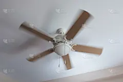 现代吊顶电扇正在运转