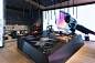 Oakley opens its first mono-brand concept store in Milan : Oakley has opened its first concept store in Italy. A high-tech concept store where you can explore the world of Oakley, a symbol of innovation and performance in eyewear and sport.
