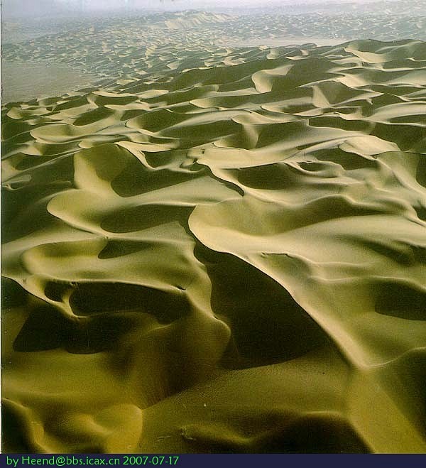 中国最大的沙漠——塔克拉玛干沙漠美丽景色...