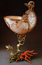 欧洲工艺品：精致的鹦鹉螺酒杯