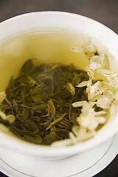 立春时天地阳气生发，与肝相应，人易暴怒、易感忧郁。
 
宜饮：茉莉花茶
