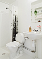 49平单身公寓北欧一居家庭卫生间洗漱台花洒装修效果图