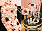 Chanel主题婚礼 By @WeddingMode婚礼尚 : 柔软的粉与摩登的黑碰撞出的经典chanel主题婚礼定是一场时尚与品位的较量，精致的细节与高贵的布景，既是公主也能女王，梦幻且高傲...如果这是一场梦境，我希望梦里全是你。