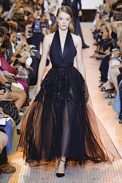 ˇ青城梦远采集到Elie Saab F/W 2018 Couture