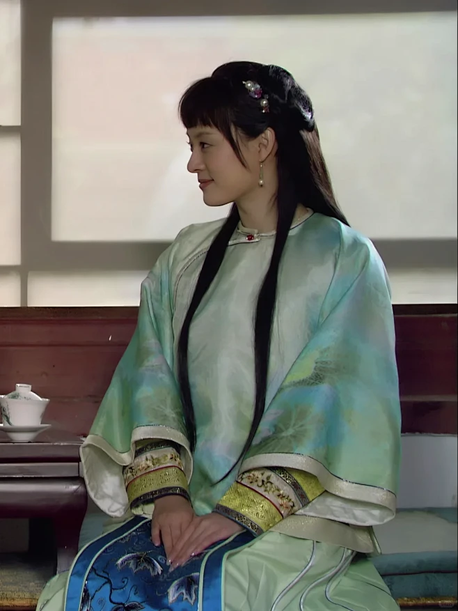 『衣柜』甄嬛服饰盘点1️⃣青绿色荷叶袄裙...