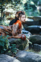 #少女写真# #和服写真#  #人像摄影#

专 + 关 开一位 66R

"假装煞有其事,其实空无一物,那些是微不足道的小事"

汀汀好像最适合演绎清冷带着忧郁的角色，可能这和她内心的中某些气质相符吧。露娜这次在造型上向花魁的设计上靠拢，即使在杭州，也拍出了几分小京都的感觉。...展开全文c