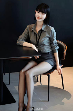 手机壁纸-窖藏美人采集到衬衣短裙~秘书装