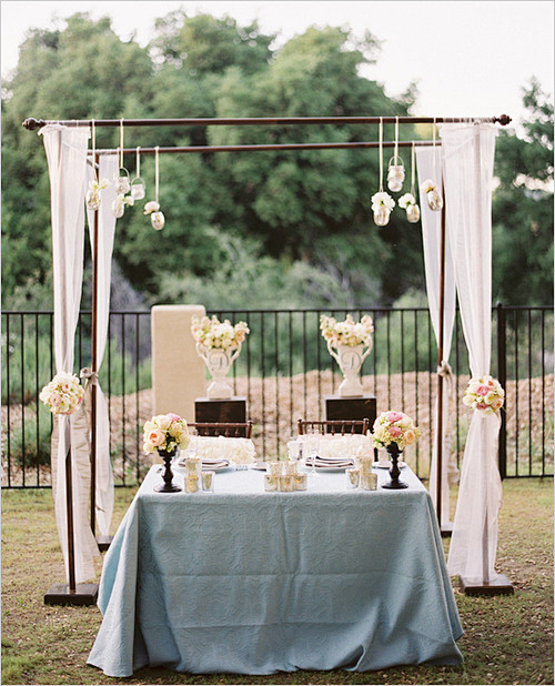 简洁的户外仪式花亭--汇聚婚礼相关的一切