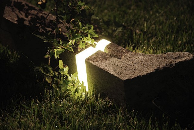 废弃树枝内嵌LED庭院灯