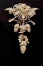 A mid 19th century seed pearl brooch: 