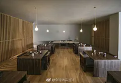   #DINZ酒店#@如恩设计 青普扬州瘦西湖文化行馆丨以传统扬州四合院及亭台水景为设计灵感，采用规则的隔墙将客房与公共空间进行切割和连接，由此归纳出有序的公共庭院和私人庭院，为住客营造独特的空间体验。在著名建筑师郭锡恩漫步扬州的宽窄街巷中寻找设计灵感时，偶然地发现了老建筑大量使用的青砖墙， ​
			...展开全文c
		