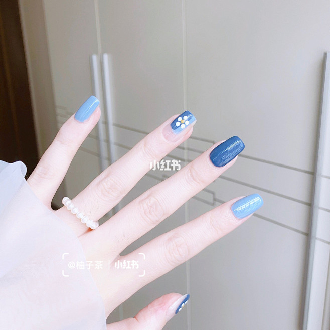 夏日蓝色系撞色显白美甲手绘鲸鱼色美甲 :...