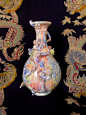 其中包括图片：Dragon Vase